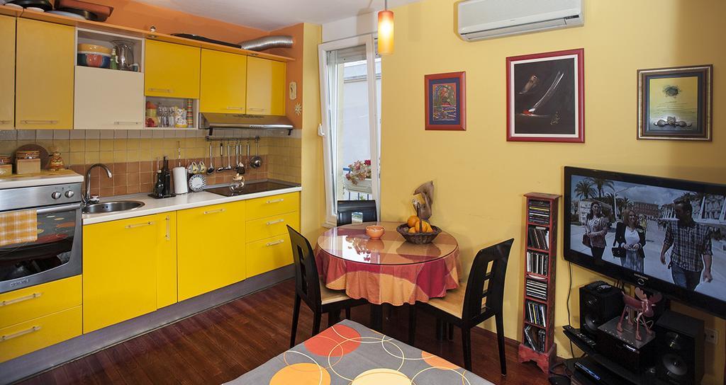 Apartment Sunny Yellow - With Balcony And Parking Place, สปลิท ห้อง รูปภาพ