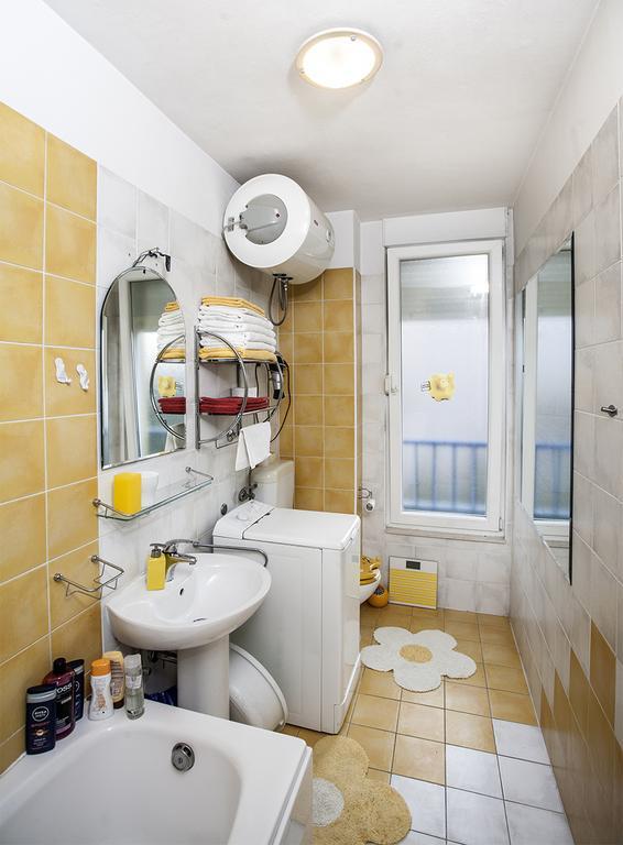 Apartment Sunny Yellow - With Balcony And Parking Place, สปลิท ห้อง รูปภาพ